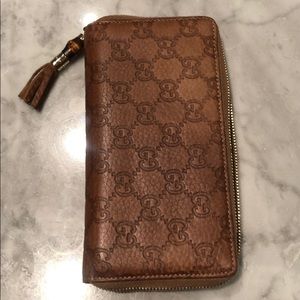 Gucci vintage ladies zip around wallet in cognac